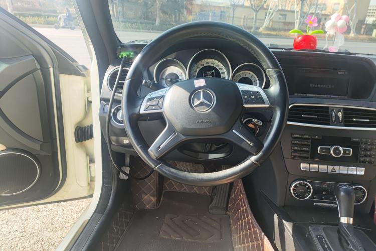 Used Mercedes-Benz C-Class 2011 C 200 CGI Fashion Model Steering Wheel