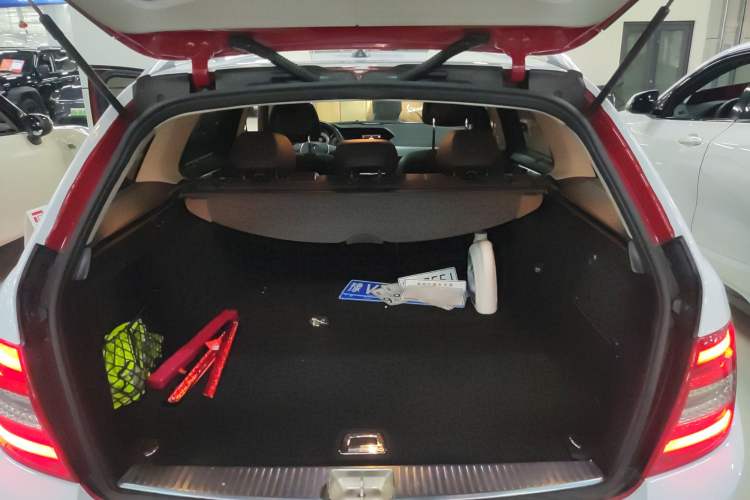 Used Mercedes-Benz C-Class 2011 C 200 Fashion Travel Edition Trunk