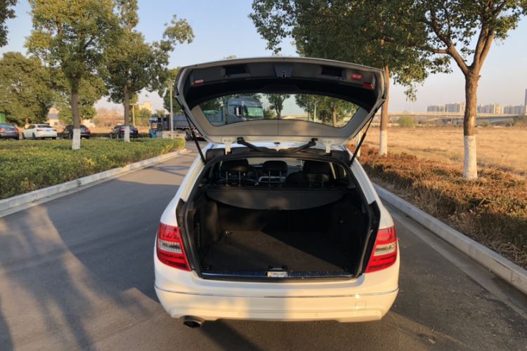 Used Mercedes-Benz C-Class 2011 C 200 Fashion Travel Edition Trunk