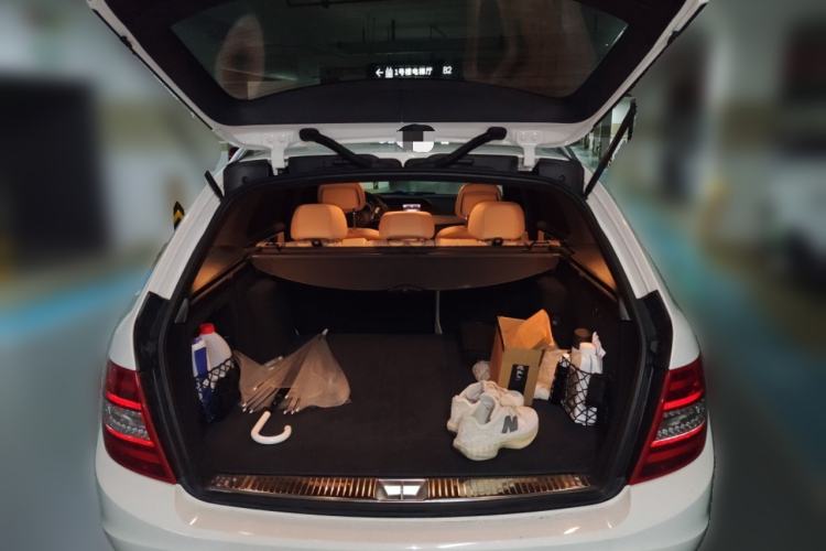 Used Mercedes-Benz C-Class 2011 C 200 Fashion Travel Edition Trunk