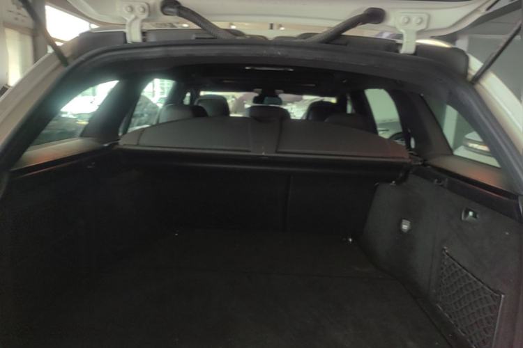 Used Mercedes-Benz C-Class 2011 C 200 Fashion Travel Edition Trunk