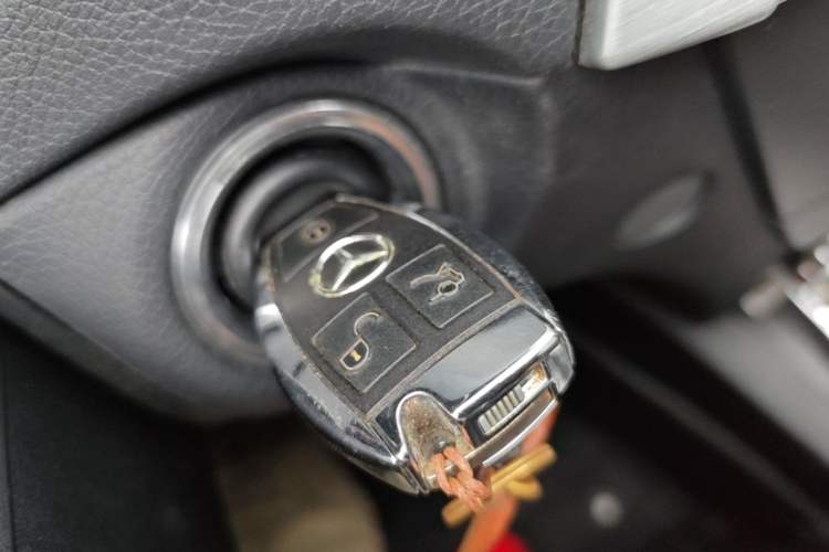 Used Mercedes-Benz C-Class 2011 C 200 Fashion Travel Edition Vehicle Key