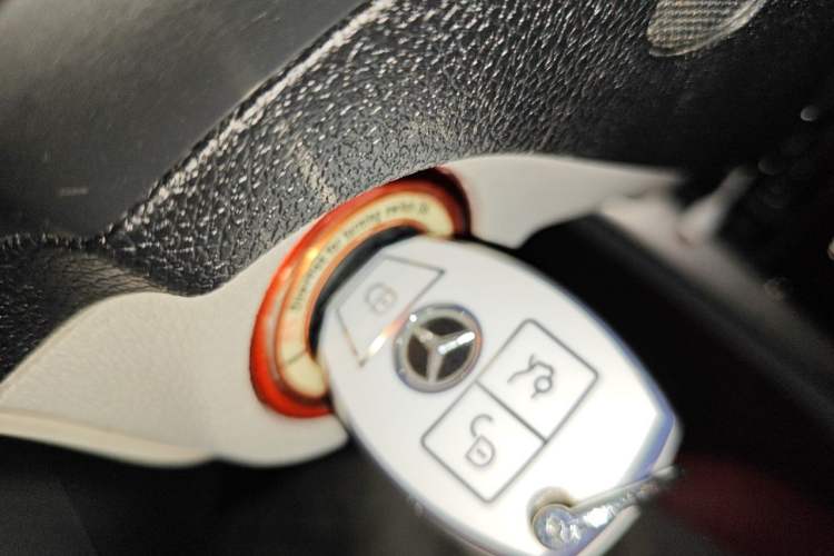 Used Mercedes-Benz C-Class 2011 C 180K Classic model Vehicle Key
