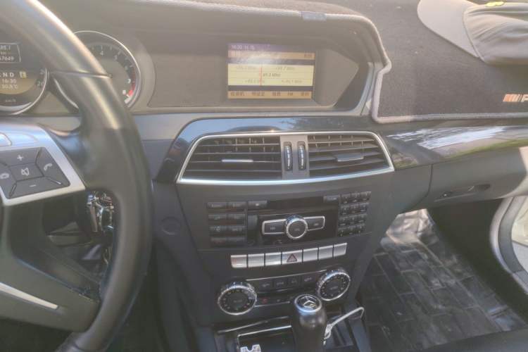 Used Mercedes-Benz C-Class 2011 C 180K Classic model Audio And AC Panel