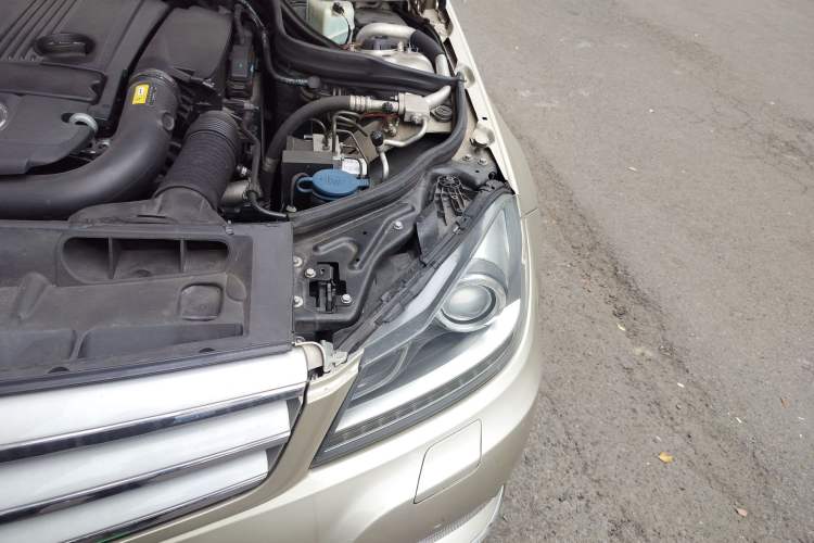 Used Mercedes-Benz C-Class 2011 C 200 CGI Fashion Model Engine Bay Left