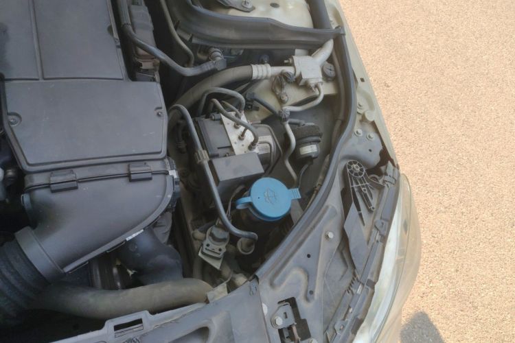 Used Mercedes-Benz C-Class 2011 C 180K Classic model Engine Bay Left