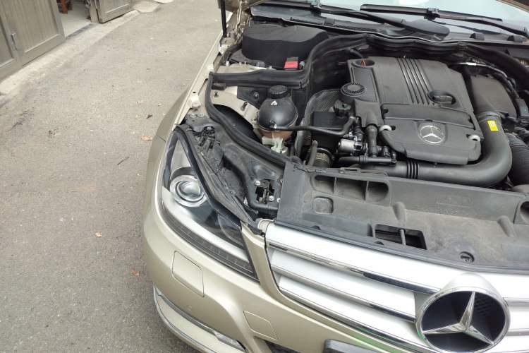 Used Mercedes-Benz C-Class 2011 C 200 CGI Fashion Model Engine Bay Right