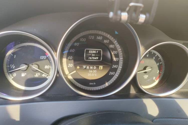 Used Mercedes-Benz C-Class 2011 C 180K Classic model Odometer Close Up