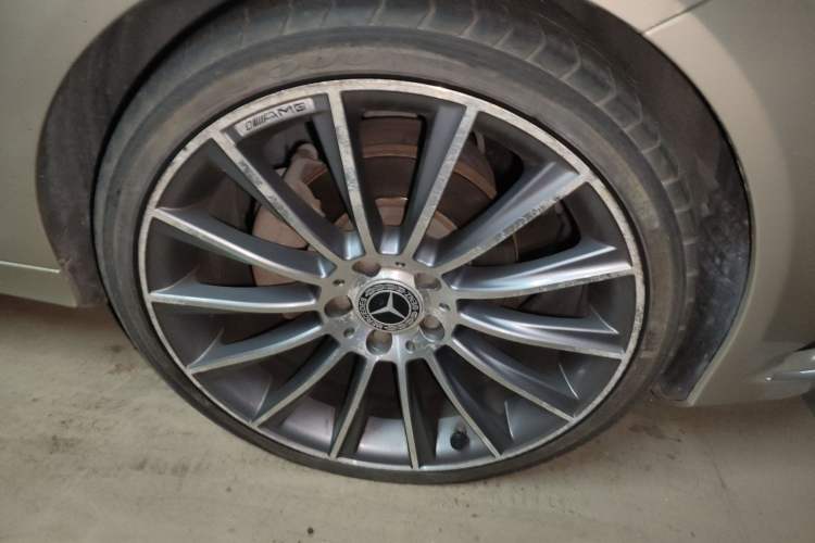 Used Mercedes-Benz C-Class 2011 C 200 CGI Elegant Model Right Front Wheel Hub