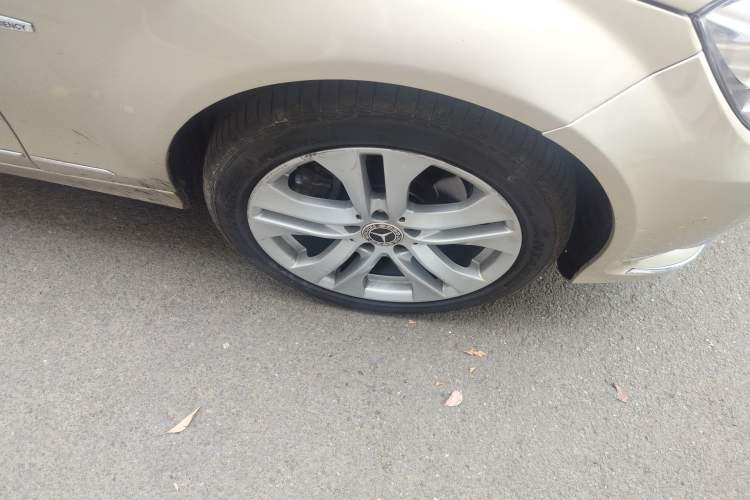 Used Mercedes-Benz C-Class 2011 C 200 CGI Fashion Model Right Front Wheel Hub
