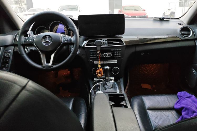 Used Mercedes-Benz C-Class 2013 C 260 CGI Fashion Model Center Console