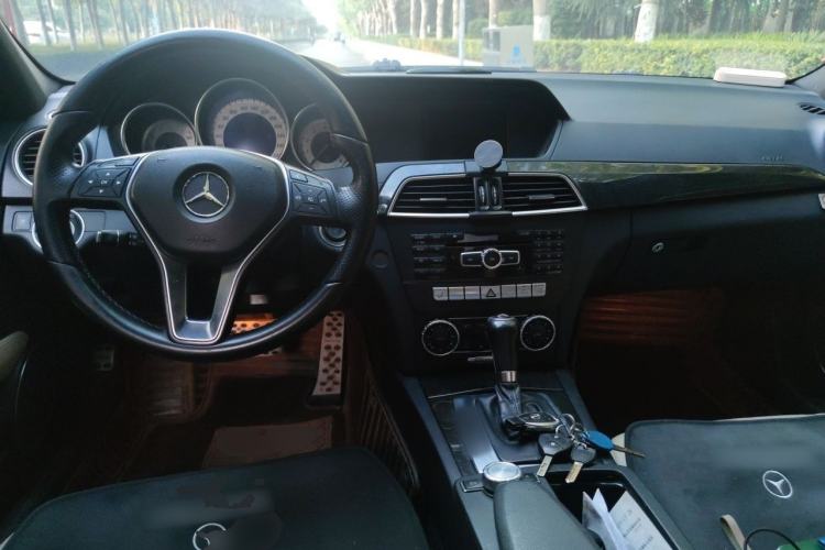 Used Mercedes-Benz C-Class 2013 C 260 CGI Fashion Model Center Console