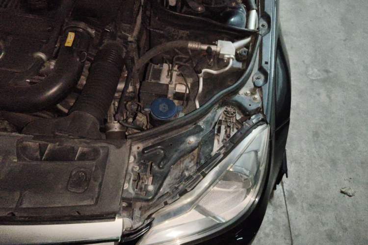 Used Mercedes-Benz C-Class 2013 C 180 CGI Classic Engine Bay Left