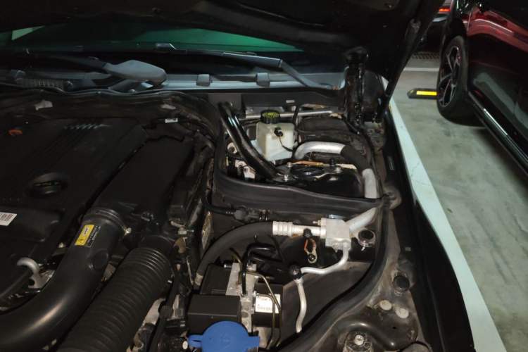 Used Mercedes-Benz C-Class 2013 C 180 Classic Grand Edition Engine Bay Left