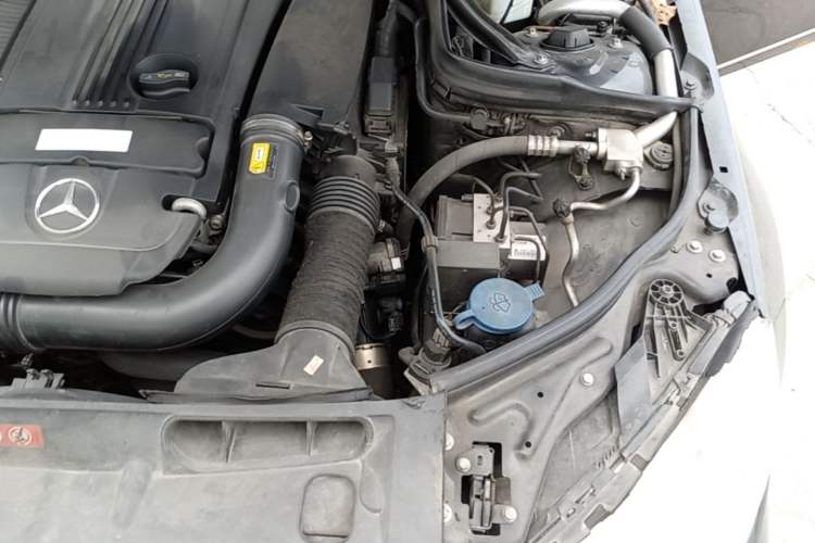 Used Mercedes-Benz C-Class 2013 C 260 CGI Elegant Model Engine Bay Left