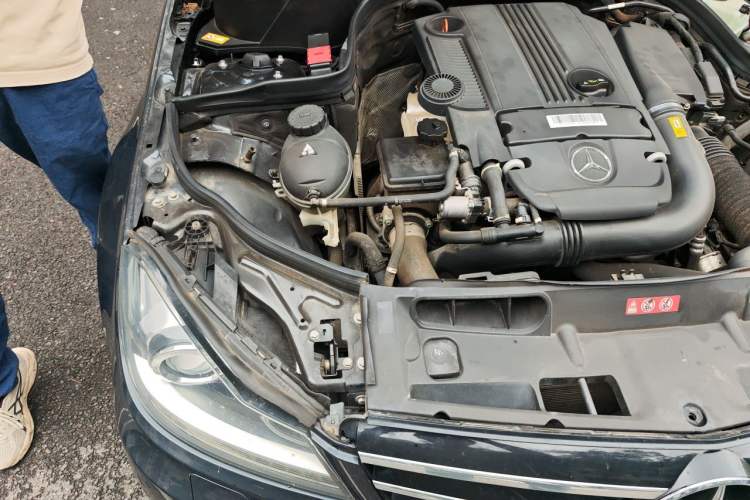 Used Mercedes-Benz C-Class 2013 C 260 Fashion Edition Grand Edition Engine Bay Right