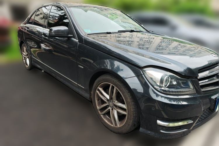 Used Mercedes-Benz C-Class 2013 C 260 Fashion Edition Grand Edition Front Right 45 Deg