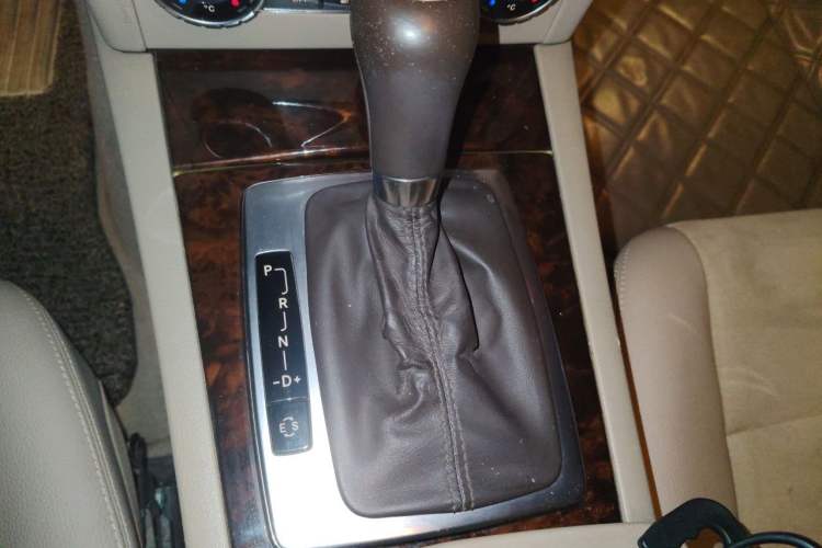 Used Mercedes-Benz C-Class 2013 C 260 Elegant Grand Edition Gear Lever