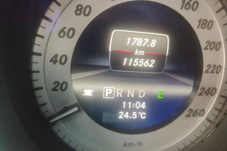 Used Mercedes-Benz C-Class 2013 C 260 Fashion Edition Grand Edition Odometer Close Up