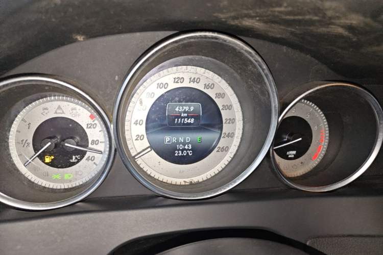 Used Mercedes-Benz C-Class 2013 C 260 Fashion Edition Grand Edition Odometer Close Up