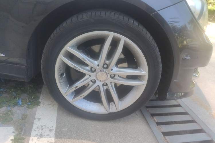 Used Mercedes-Benz C-Class 2013 C 260 Fashion Edition Grand Edition Right Front Wheel Hub