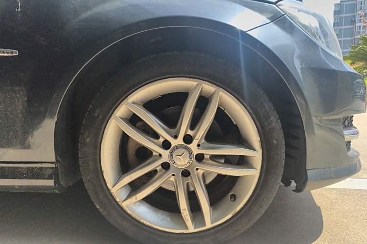 Used Mercedes-Benz C-Class 2013 C 180 Classic Grand Edition Right Front Wheel Hub