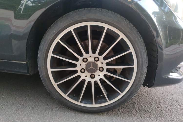 Used Mercedes-Benz C-Class 2013 C 260 CGI Fashion Model Right Front Wheel Hub