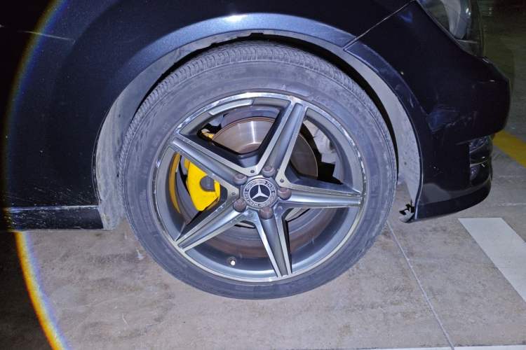 Used Mercedes-Benz C-Class 2013 C 180 Classic Grand Edition Right Front Wheel Hub