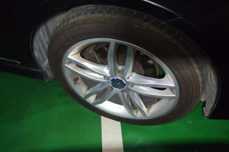 Used Mercedes-Benz C-Class 2013 C 260 Elegant Grand Edition Right Front Wheel Hub