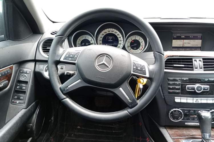 Used Mercedes-Benz C-Class 2013 C 260 CGI Elegant Model Steering Wheel