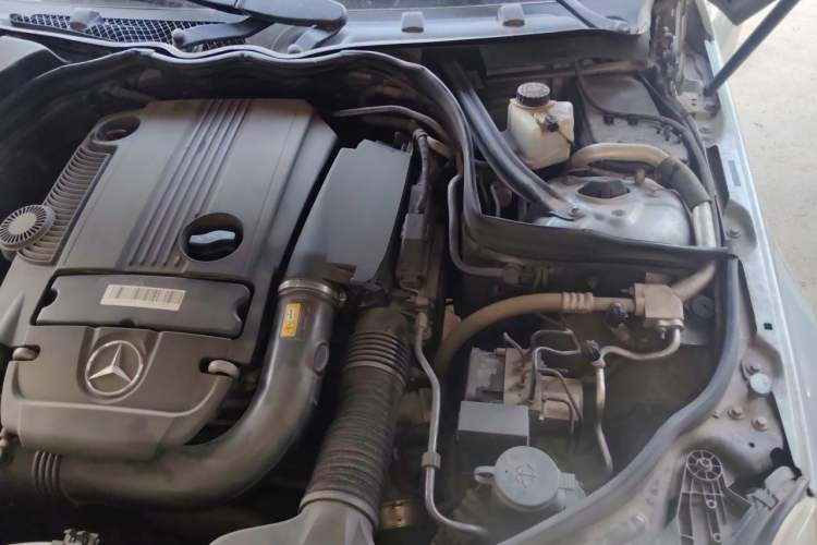 Used Mercedes-Benz C-Class 2013 C 260 CGI Elegant Model Engine Bay Left