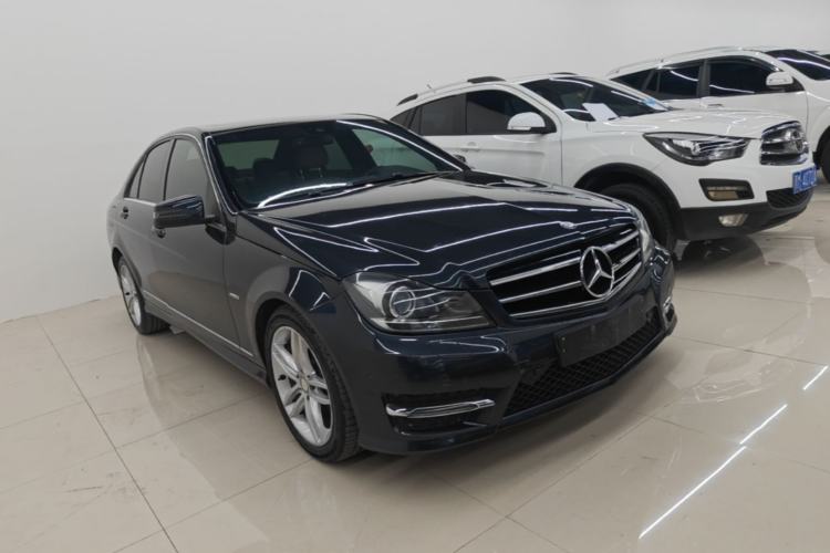 Used Mercedes-Benz C-Class 2013 C 260 Fashion Edition Grand Edition Front Right 45 Deg