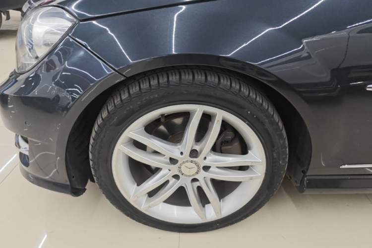 Used Mercedes-Benz C-Class 2013 C 260 Fashion Edition Grand Edition Left Front Wheel Hub