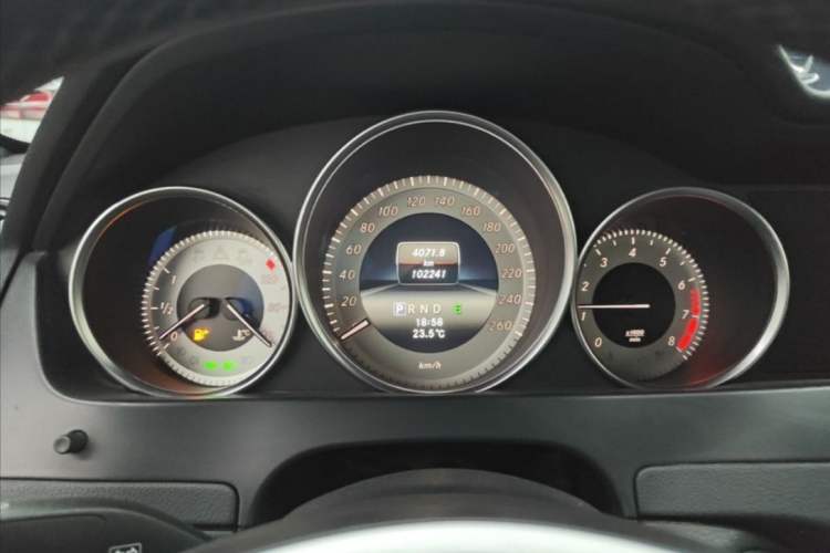 Used Mercedes-Benz C-Class 2013 C 260 Fashion Edition Grand Edition Odometer Close Up