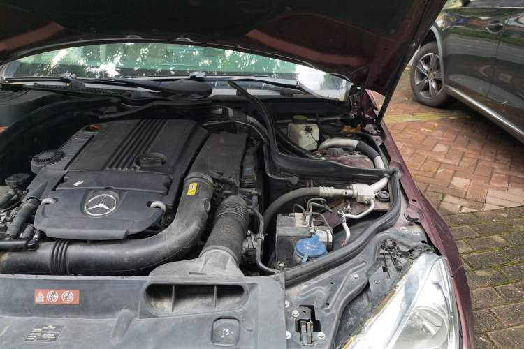Used Mercedes-Benz C-Class 2013 C 260 CGI Elegant Model Engine Bay Left