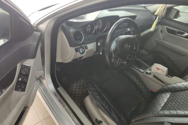 Used Mercedes-Benz C-Class 2013 C 180 Classic Grand Edition Driver Seat