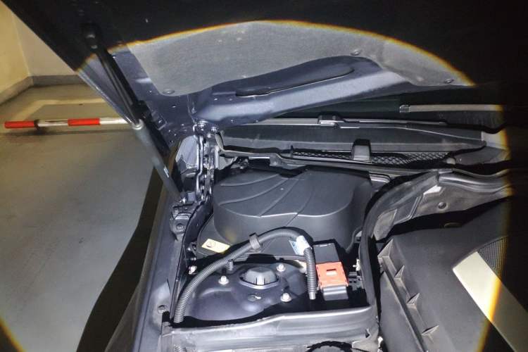 Used Mercedes-Benz C-Class 2013 C 300 Sport Grand Edition Engine Bay Right