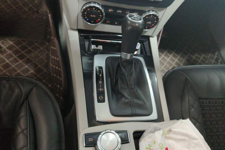 Used Mercedes-Benz C-Class 2013 C 180 Classic Grand Edition Gear Lever