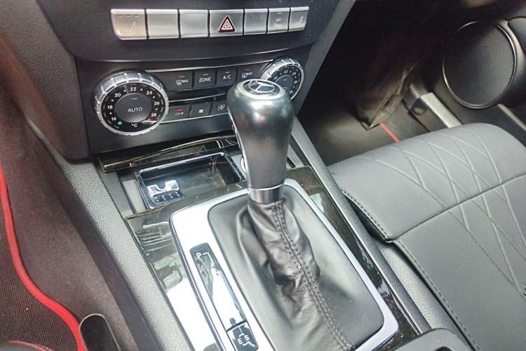 Used Mercedes-Benz C-Class 2013 C 300 Sport Grand Edition Gear Lever