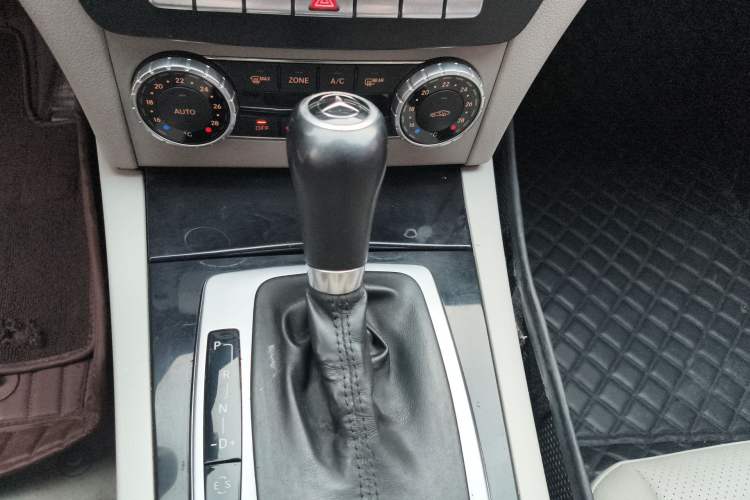 Used Mercedes-Benz C-Class 2013 C 180 Classic Grand Edition Gear Lever