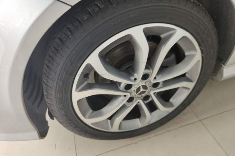 Used Mercedes-Benz C-Class 2013 C 180 Classic Grand Edition Left Front Wheel Hub