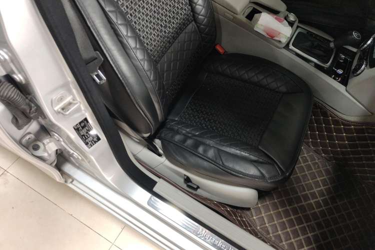 Used Mercedes-Benz C-Class 2013 C 180 Classic Grand Edition Right Front Seat