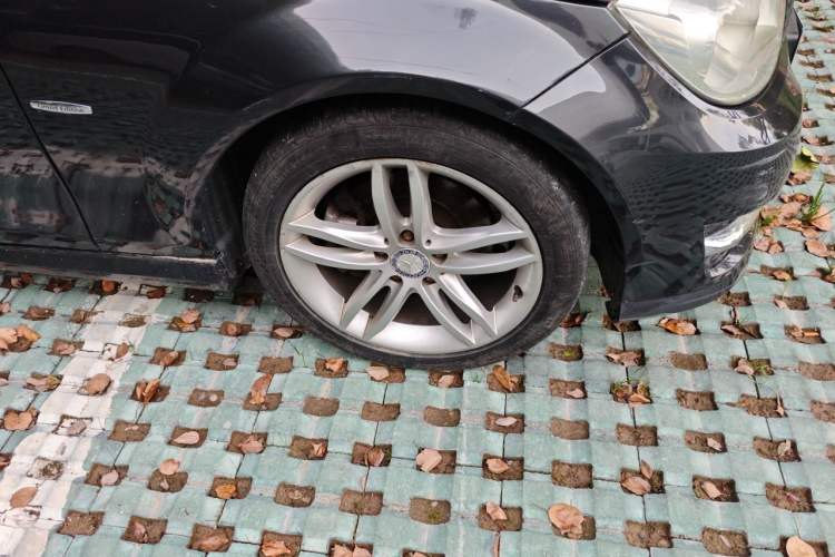 Used Mercedes-Benz C-Class 2013 C 180 Classic Grand Edition Right Front Wheel Hub