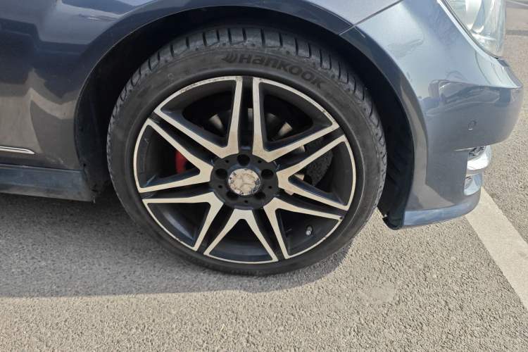 Used Mercedes-Benz C-Class 2013 C 300 Sport Grand Edition Right Front Wheel Hub