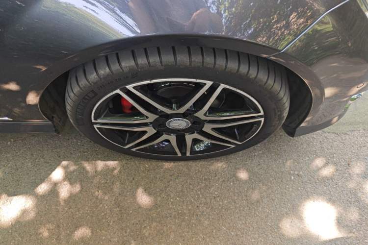 Used Mercedes-Benz C-Class 2013 C 300 Sport Grand Edition Right Front Wheel Hub