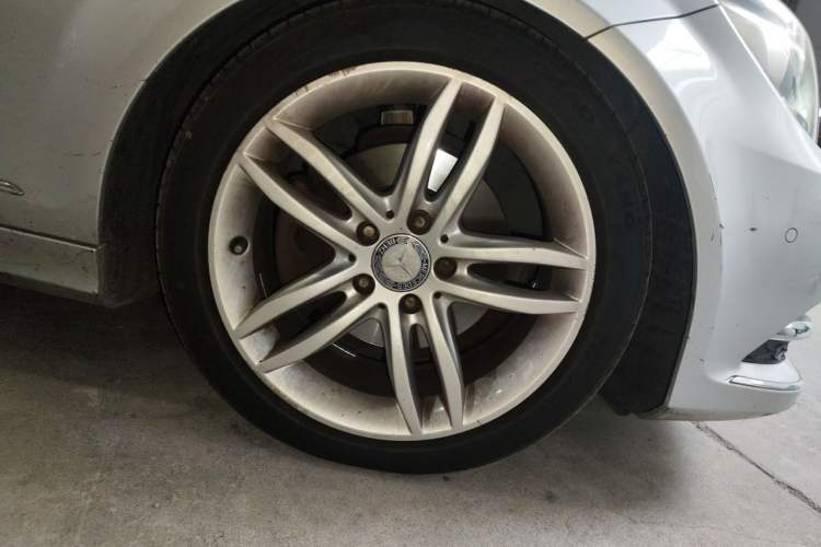 Used Mercedes-Benz C-Class 2013 C 260 CGI Elegant Model Right Front Wheel Hub
