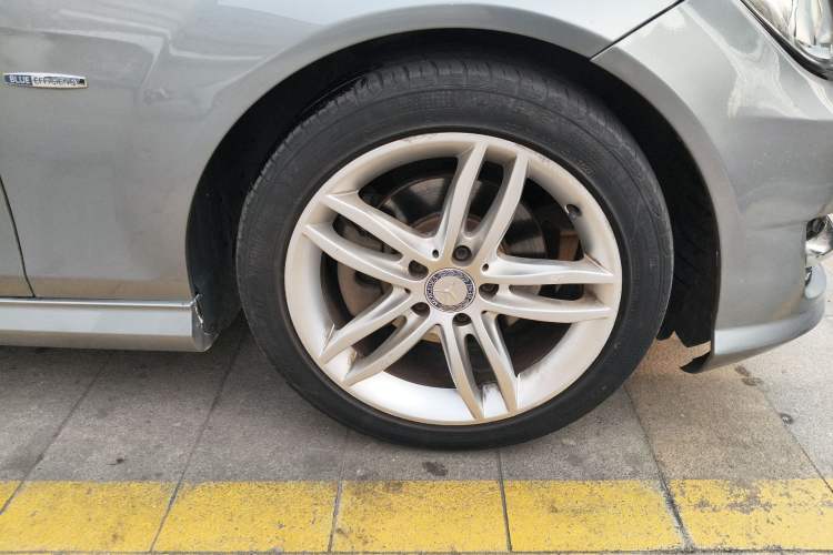 Used Mercedes-Benz C-Class 2013 C 180 Classic Grand Edition Right Front Wheel Hub