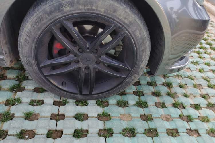 Used Mercedes-Benz C-Class 2013 C 260 CGI Elegant Model Right Front Wheel Hub