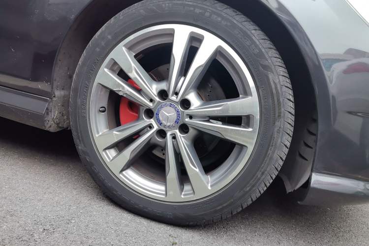 Used Mercedes-Benz C-Class 2013 C 180 Classic Grand Edition Right Front Wheel Hub