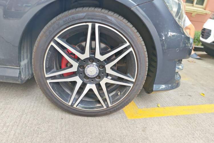 Used Mercedes-Benz C-Class 2013 C 300 Sport Grand Edition Right Front Wheel Hub